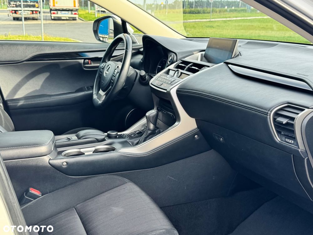 Lexus NX 300h Elite 2WD - 22