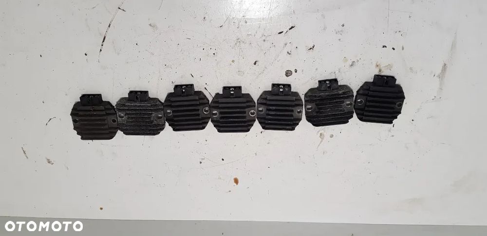 Piaggio X-EVO 125 X8 2008r Regulator Napięcia - 2