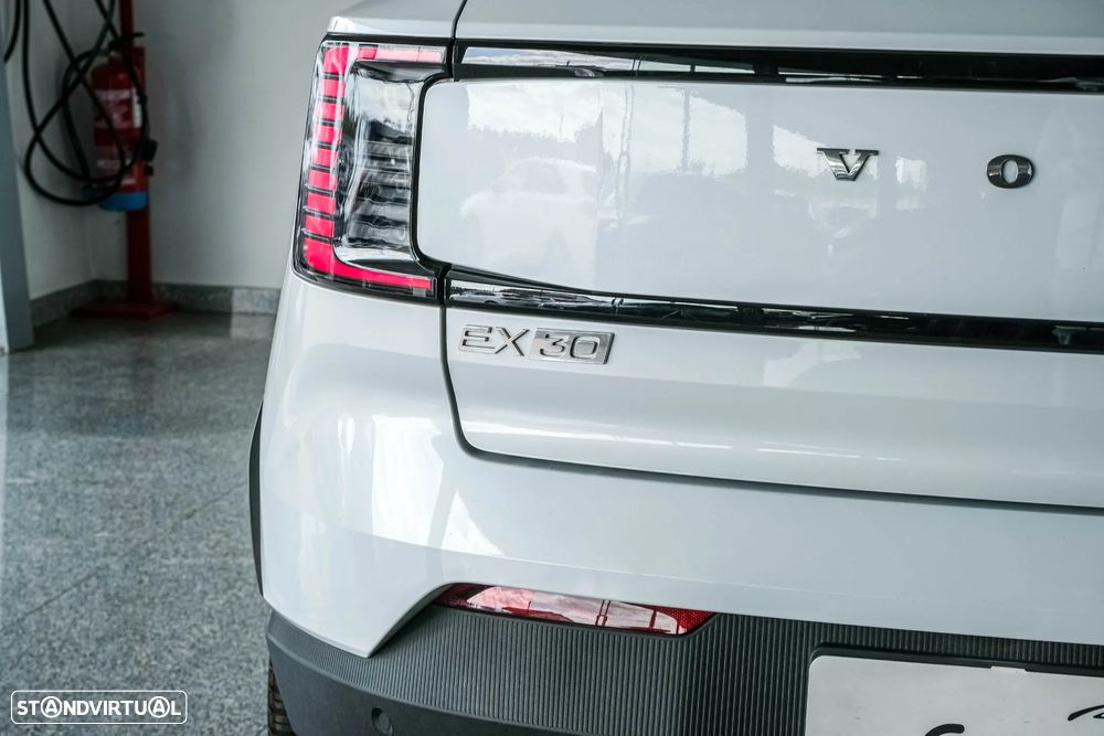 Volvo EX30 Single Motor Extended Range RWD Core - 10