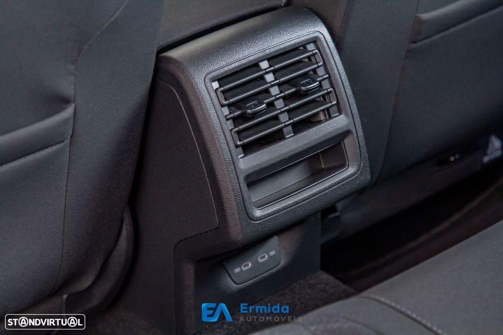 VW Golf 1.0 eTSI Life DSG - 47