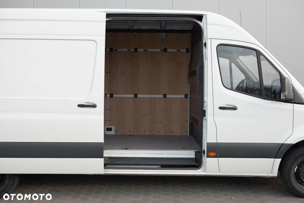Mercedes-Benz Sprinter - 13