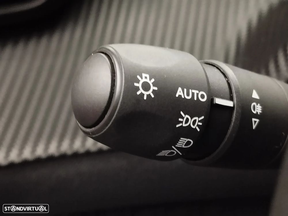 Peugeot 2008 1.2 PureTech Allure - 24