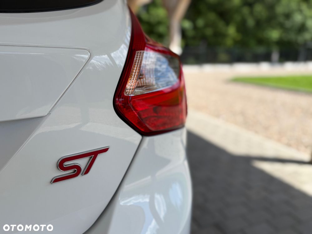 Ford Focus 2.0 EcoBoost ST mit Leder-Exclusiv-Paket - 14