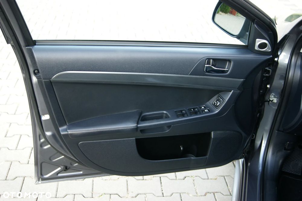Mitsubishi Lancer 1.8 Intense - 19