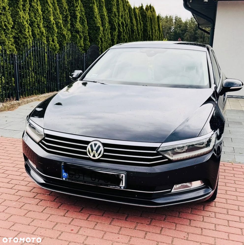 Volkswagen Passat - 1