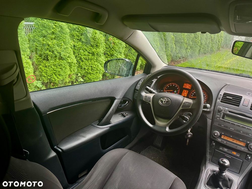 Toyota Avensis 1.6 Luna - 8