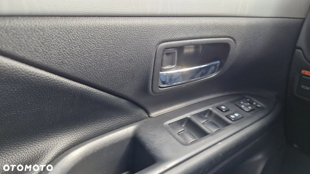 Mitsubishi Outlander 2.0 4WD Top - 17