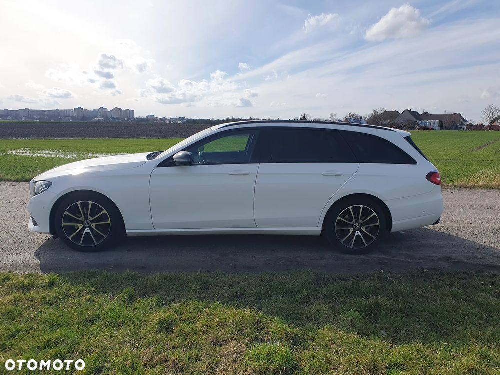 Mercedes-Benz Klasa E 220 d 4Matic T 9G-TRONIC Avantgarde - 8
