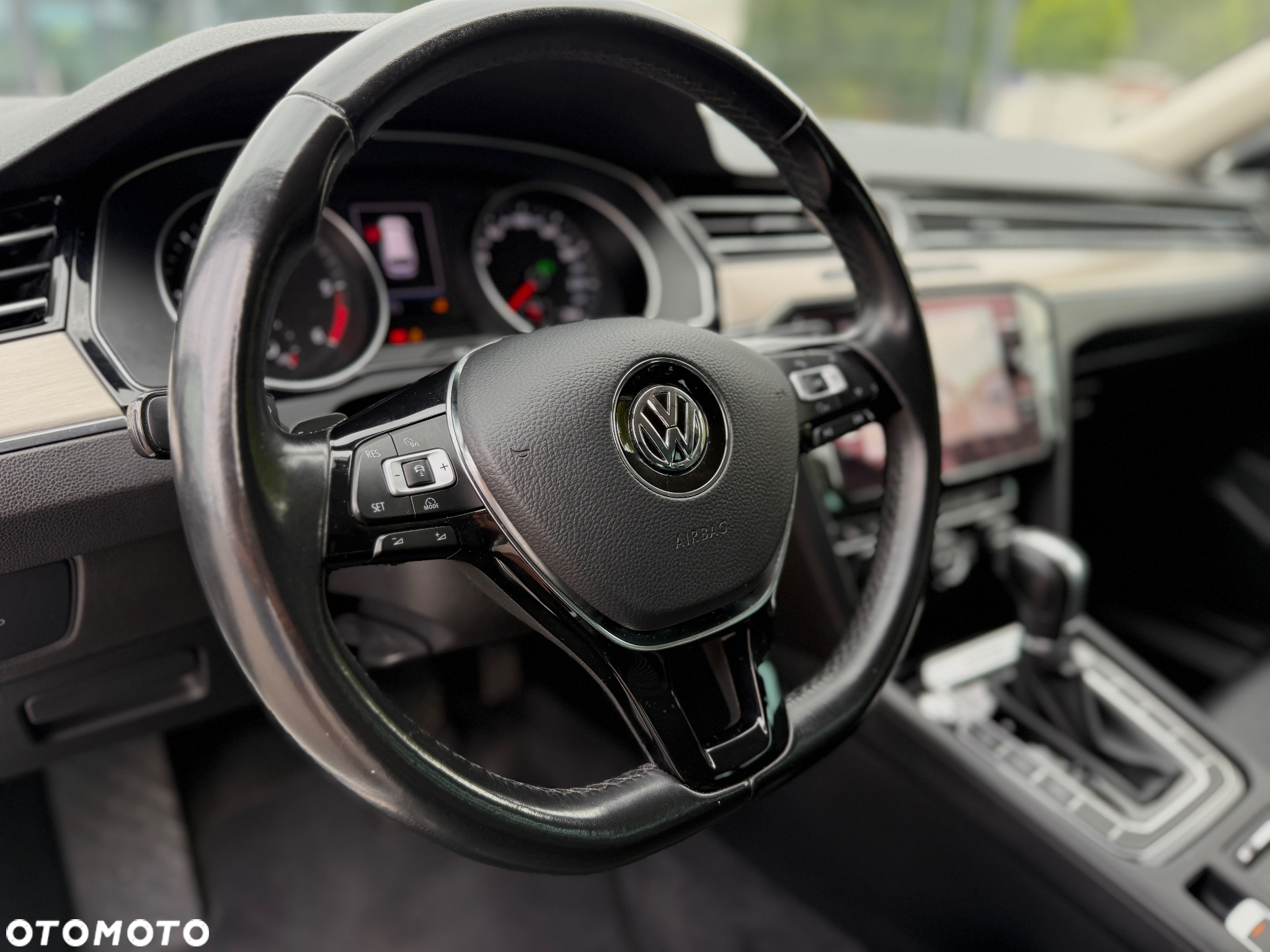 Volkswagen Passat Variant 2.0 TDI SCR DSG (BlueM Tech) Comfortline - 23