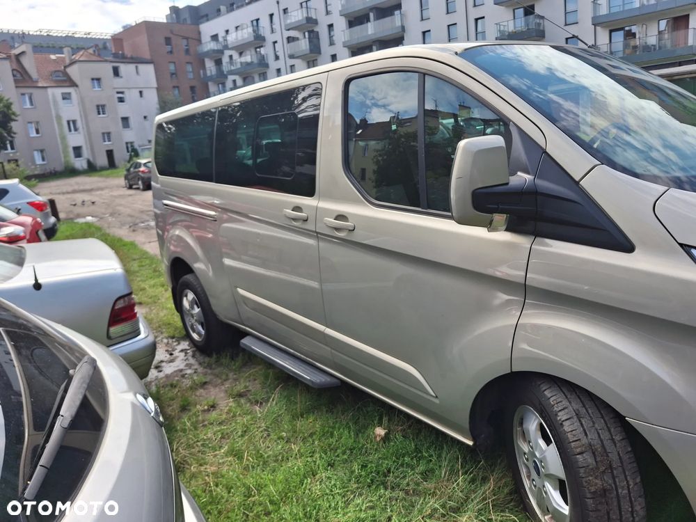 Ford Tourneo Custom - 19