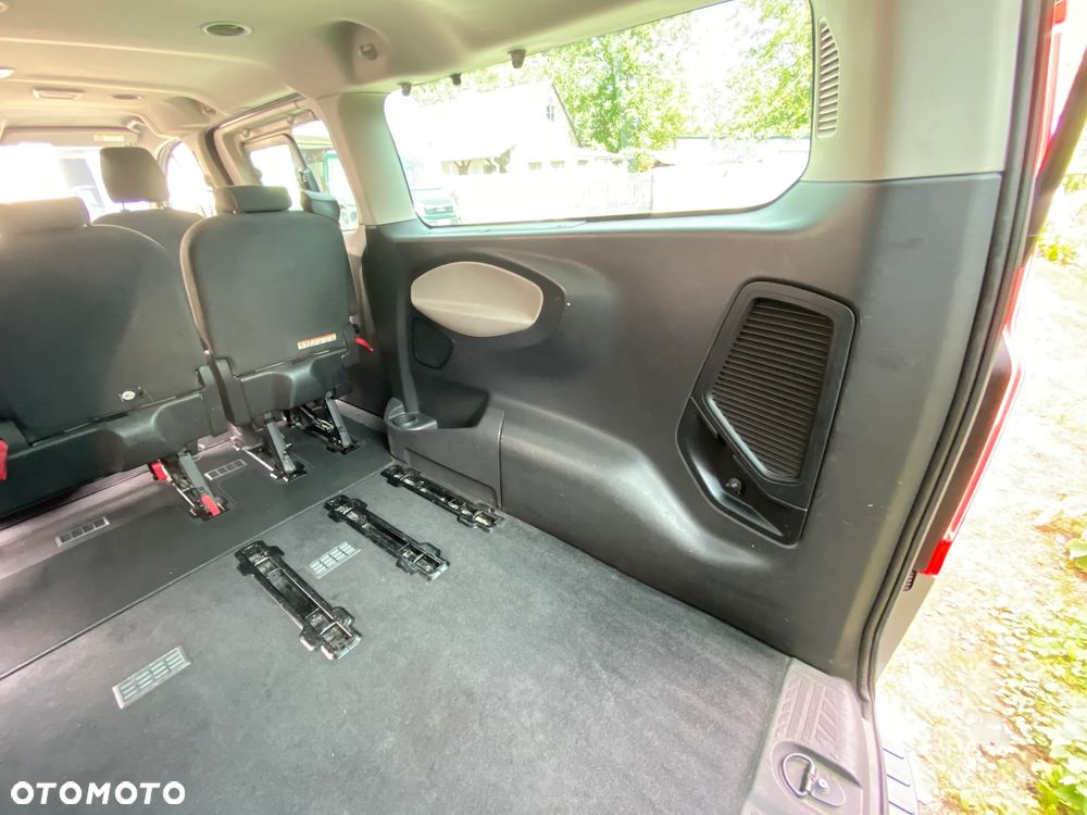 Ford Tourneo Custom - 34