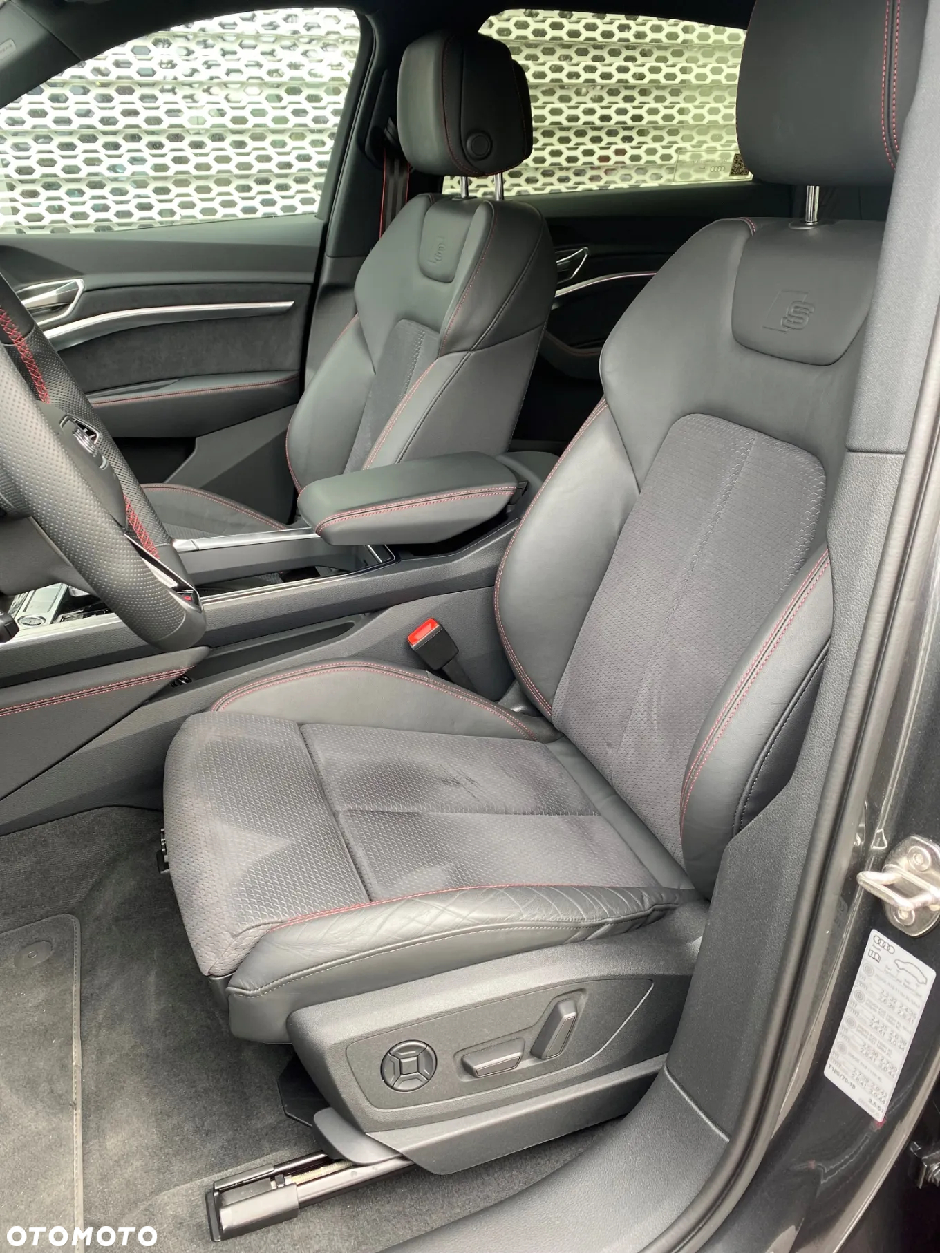 Audi Q8 e-tron 55 114kWh Quattro S Line - 10