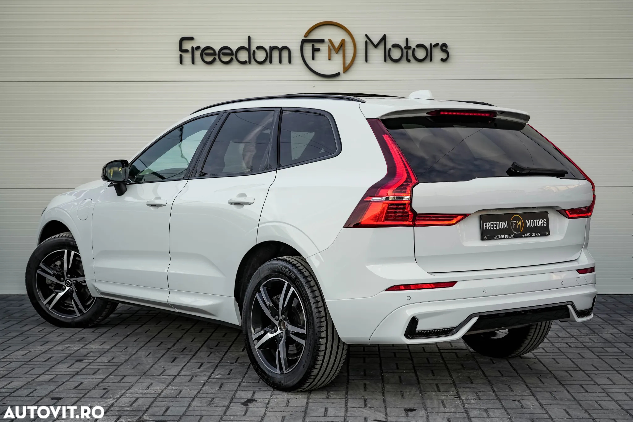 Volvo XC 60 T6 AWD Plug-in Hybrid Ultra Black Edition - 3