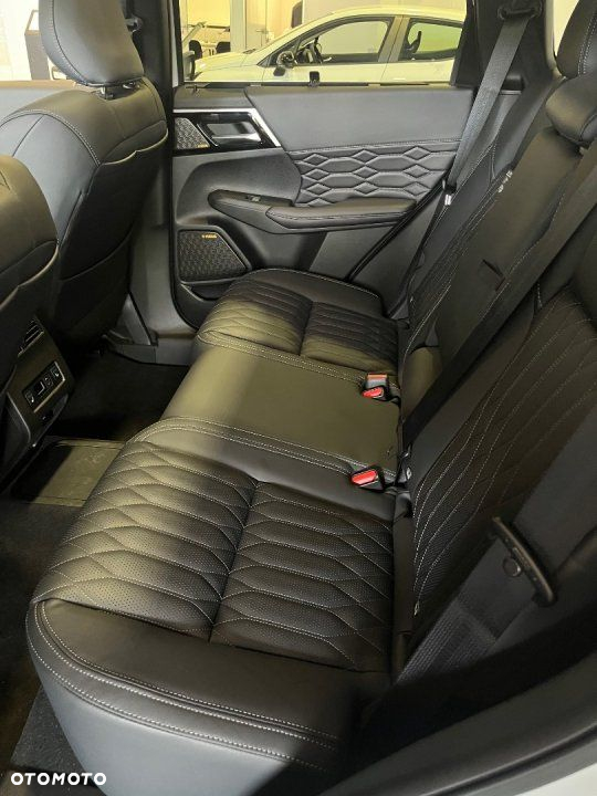 Mitsubishi Outlander - 9