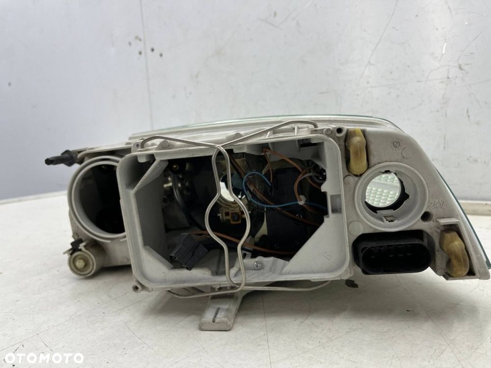 Lampa reflektor Skoda Octavia 2 II 04-08r. prawa przednia Europa zwykła H7 H1 oryginal - 10