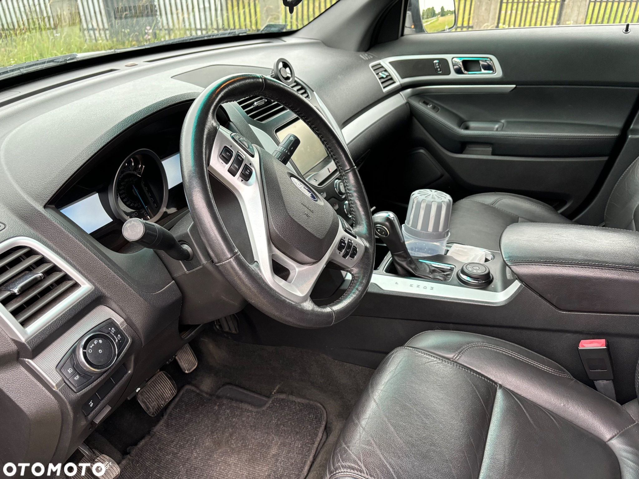 Ford Explorer - 28