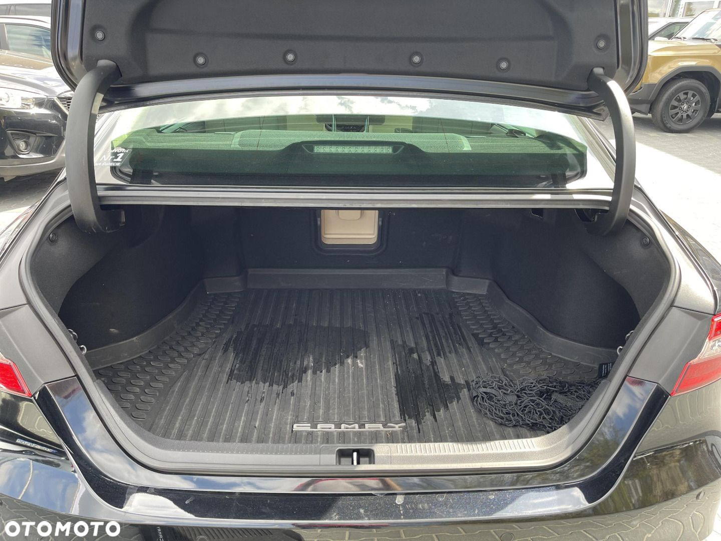 Toyota Camry - 12