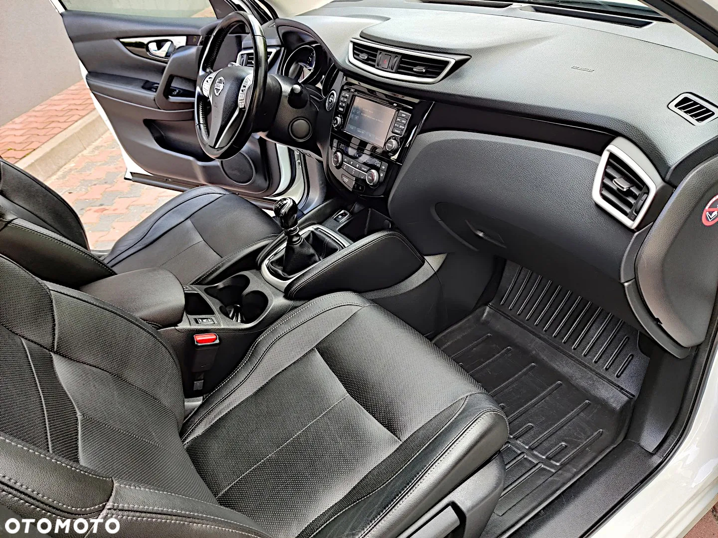 Nissan Qashqai 1.6 DIG-T Tekna+ - 23