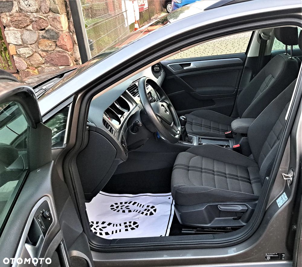 Volkswagen Golf 1.6 TDI DPF BlueMotion - 18