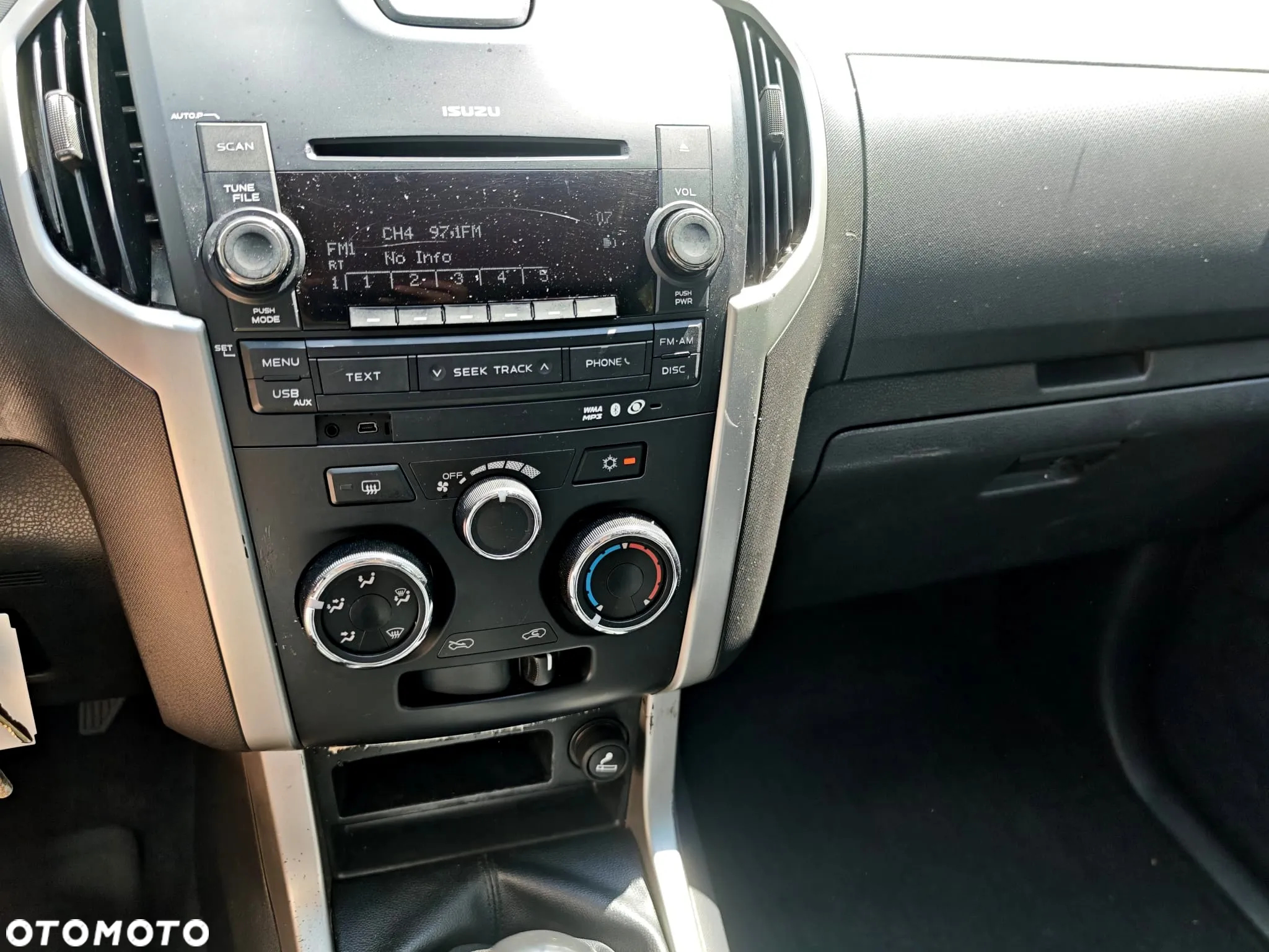Isuzu D-Max 2.5 DC LS - 16