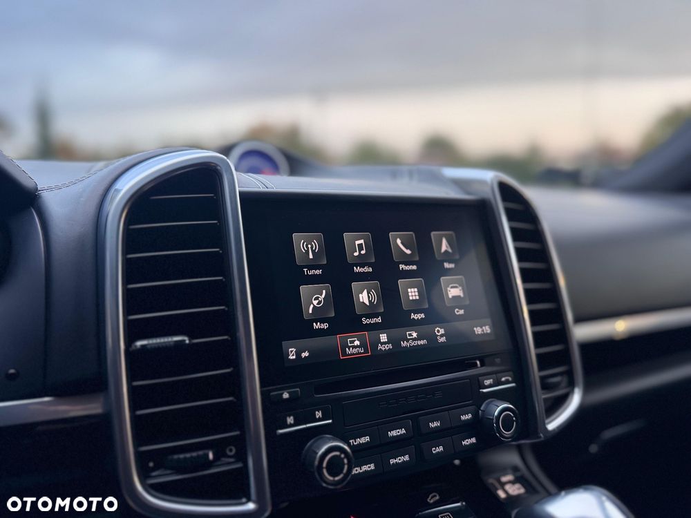 Porsche Cayenne Platinum Edition - 30