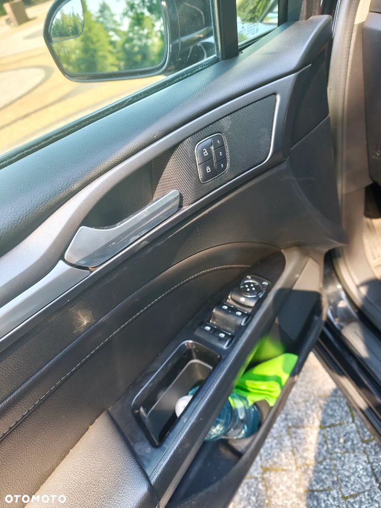 Ford Fusion - 26