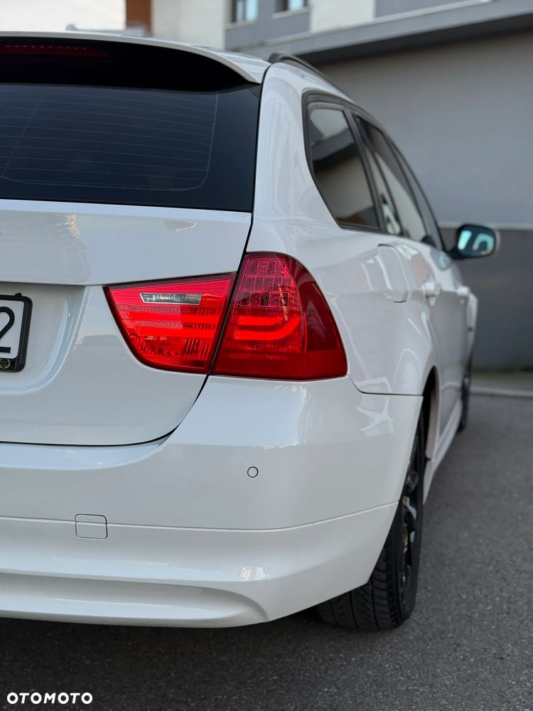 BMW Seria 3 320d Efficient Dynamics Sport Line - 9