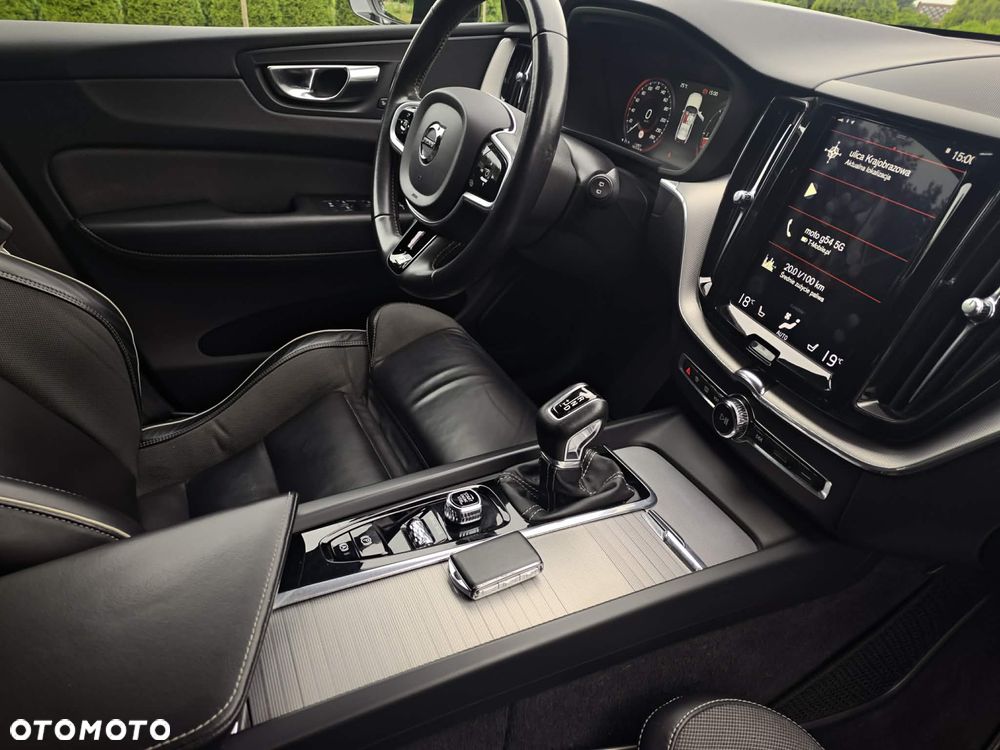 Volvo XC 60 D4 R-Design - 19