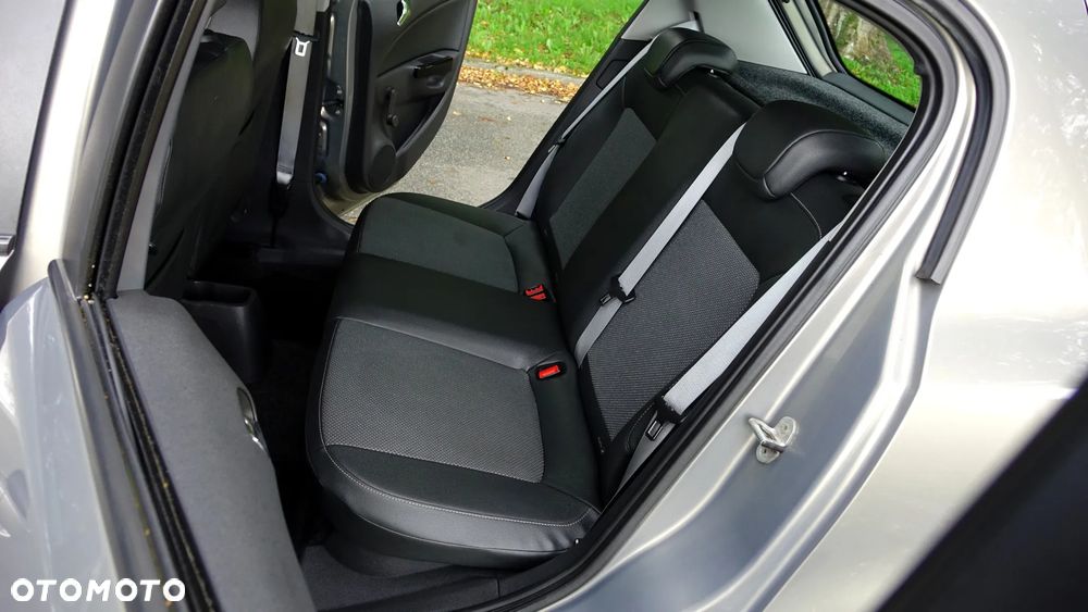 Opel Corsa 1.2 16V Cosmo - 8