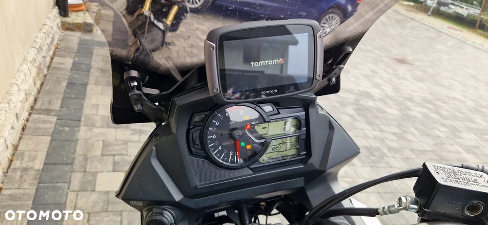 Suzuki V-STROM - 10