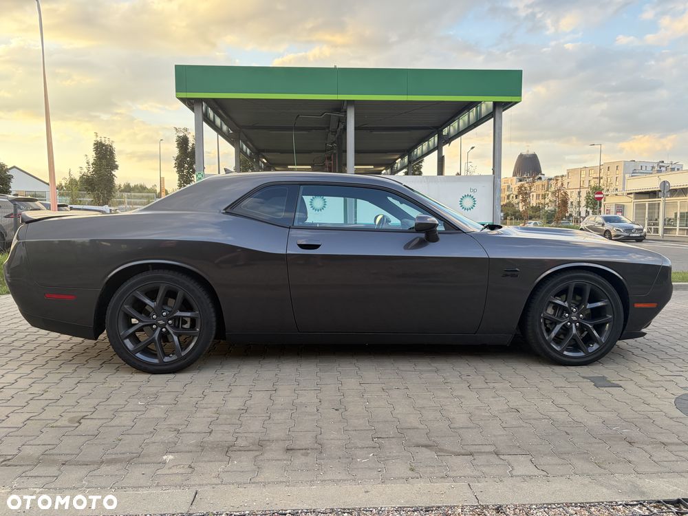 Dodge Challenger - 28