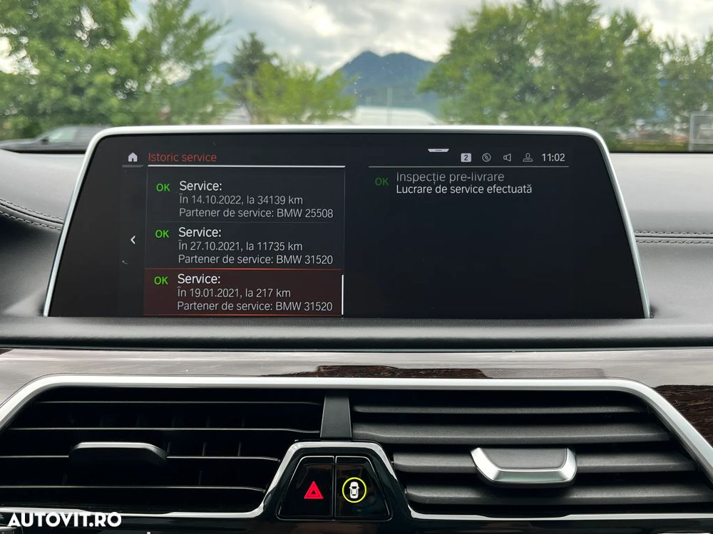 BMW Seria 7 750i xDrive - 32