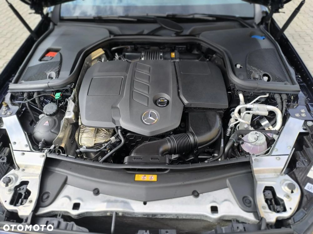 Mercedes-Benz Klasa E ver-300-de-4matic-t-9g--tronic-avantgarde - 17