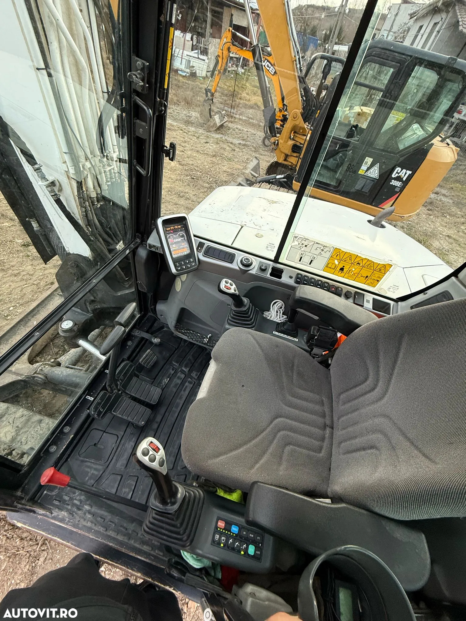 Bobcat E85 Mini excavator - 3