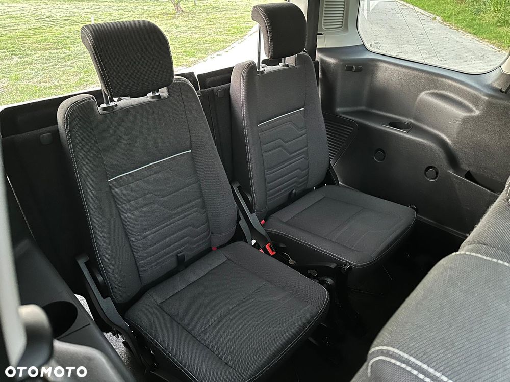 Ford Tourneo Connect Grand - 23