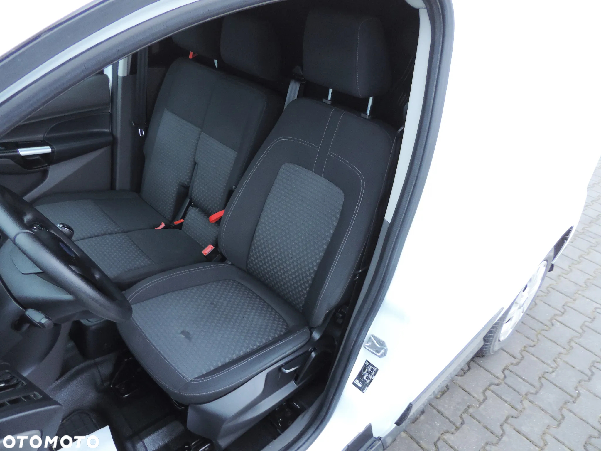 Ford Transit Connect - 11