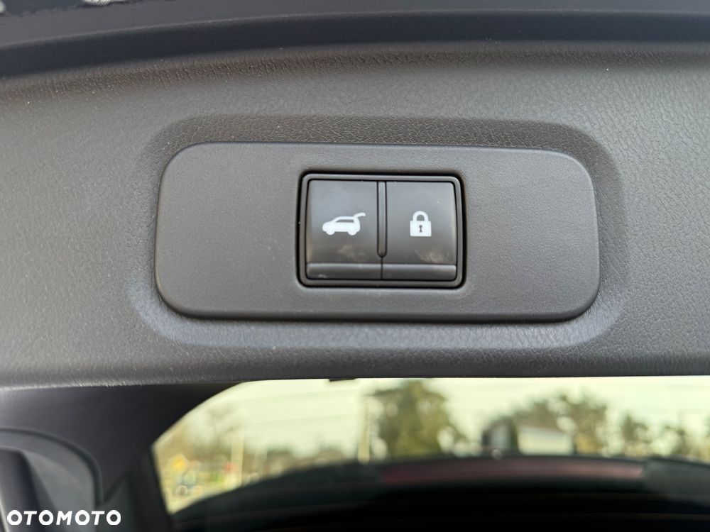 Nissan Qashqai 1.3 DIG-T MHEV 4x4 Tekna+ Xtronic - 36