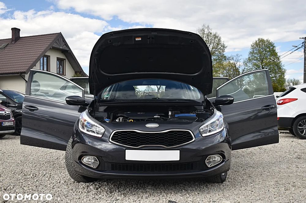 Kia Ceed 1.6 GDI Dream Team Edition - 12