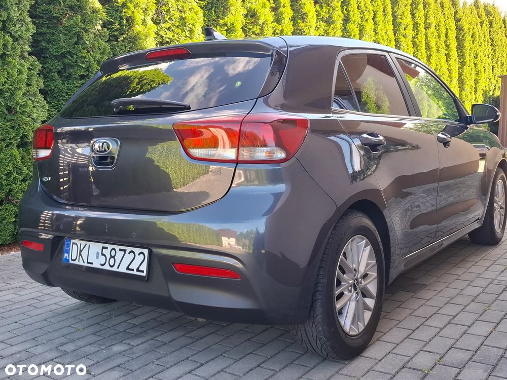 Kia Rio 1.2 L - 4