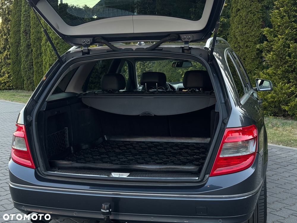 Mercedes-Benz Klasa C 180 BlueEFFICIENCY Avantgarde - 24