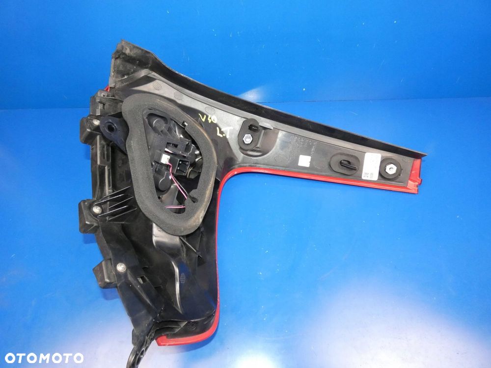 VOLVO V40 II LAMPA LEWY TYŁ TYLNA - 2