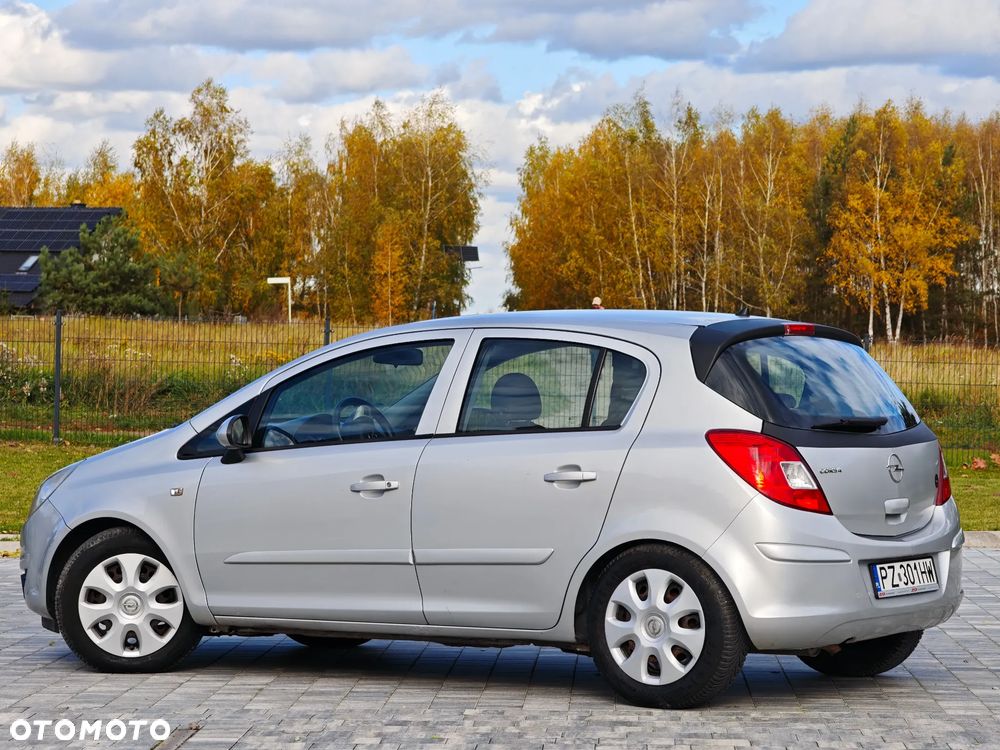 Opel Corsa 1.4 16V Cosmo - 8