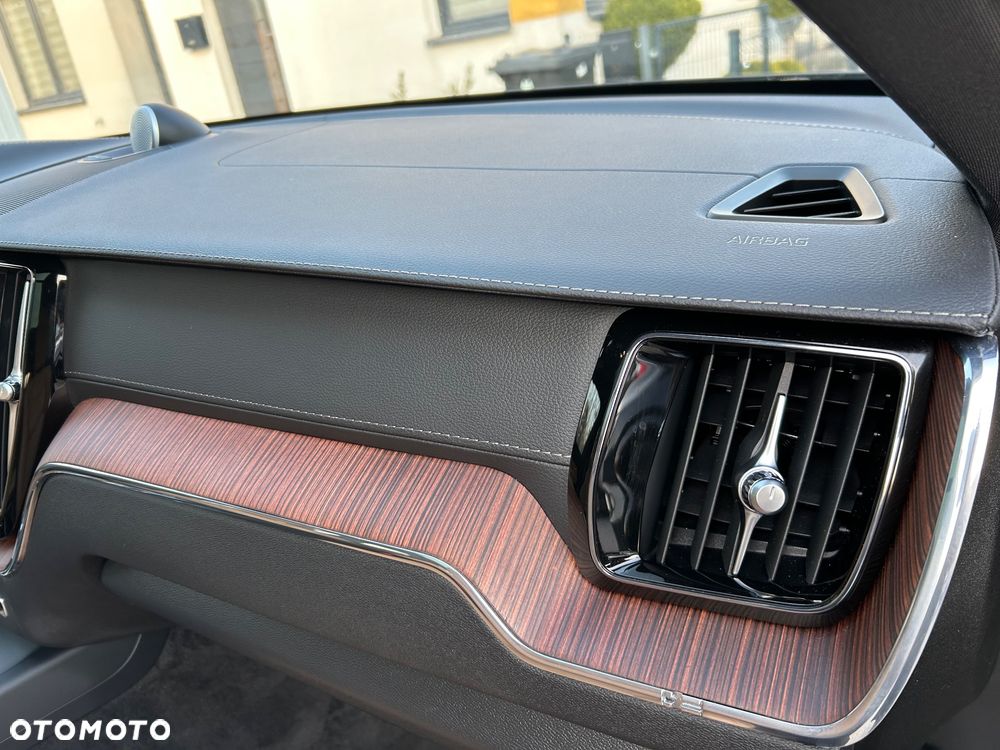 Volvo XC 60 T8 Plug-In Hybrid AWD R-Design - 23