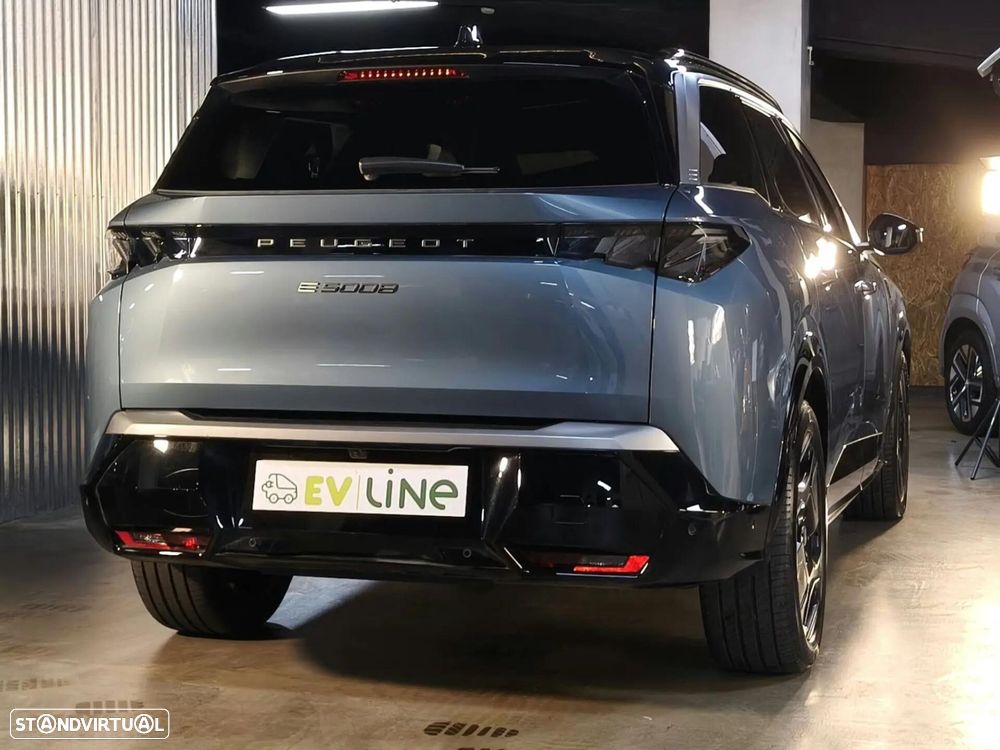 Peugeot E-5008 - 14
