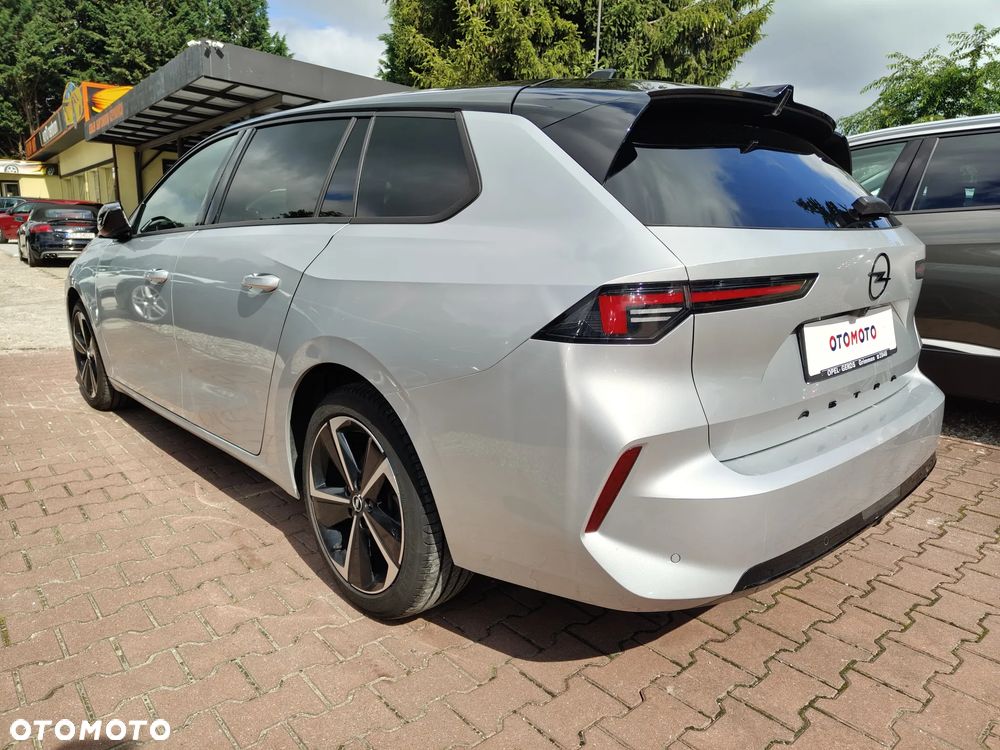 Opel Astra 1.5 GS - 11