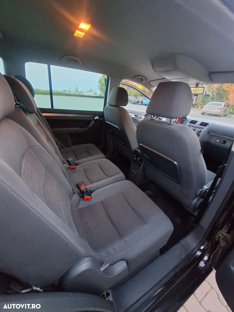 Volkswagen Touran - 8