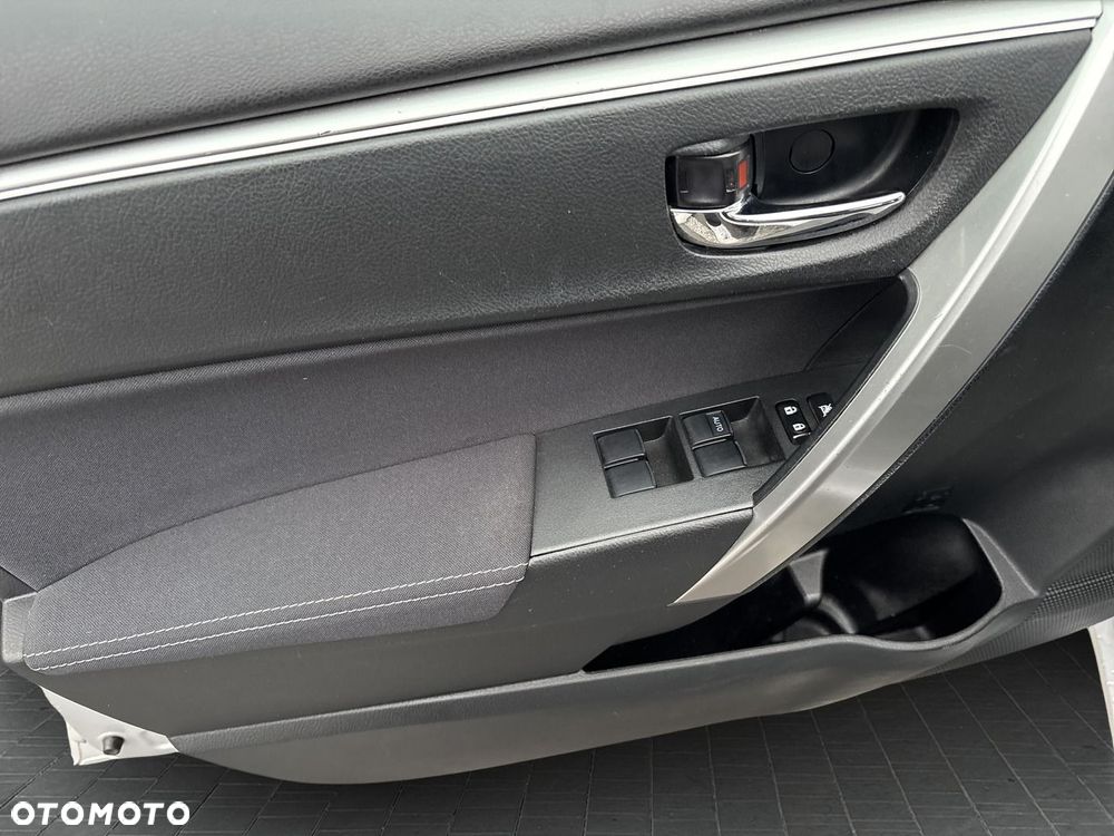 Toyota Corolla 1.6 Premium EU6 - 16