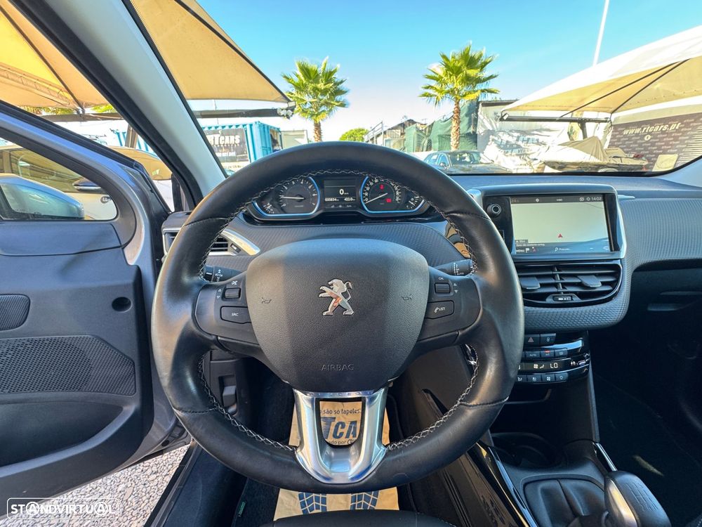 Peugeot 2008 1.2 PureTech Allure - 12