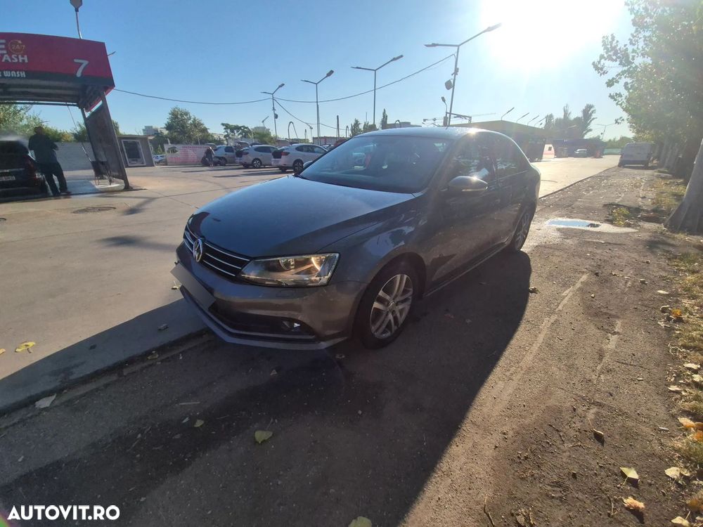 Volkswagen Jetta 2.0 TDI Comfortline - 2