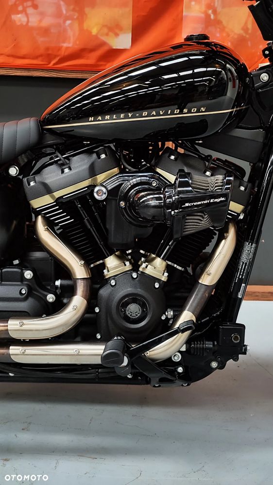 Harley-Davidson Softail Street Bob - 12